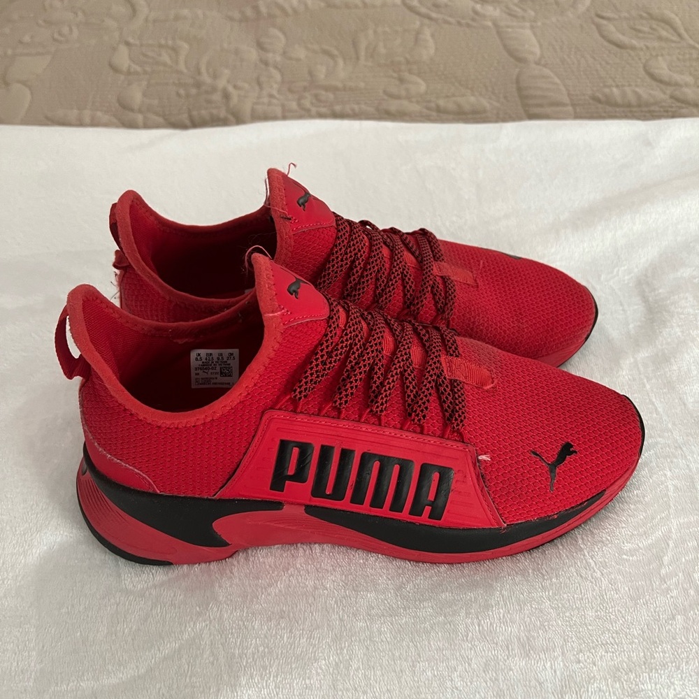 Men’s Red Puma’s 8.5